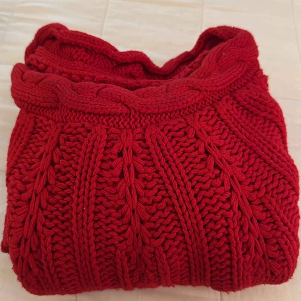 27% Lambswool Beautiful red sweater by Old Navy size medium 73% cotton - Picture 9 of 10